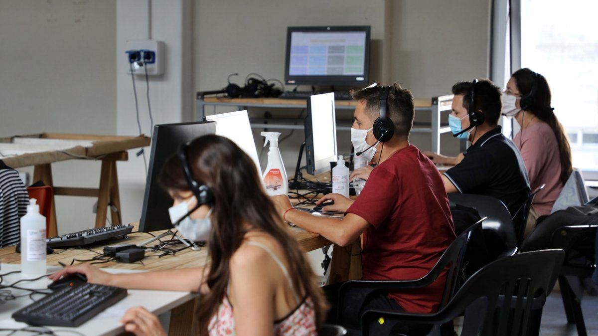 El centro telefónico del 0800 funciona en el primer piso del Centro Cultural El Molino.