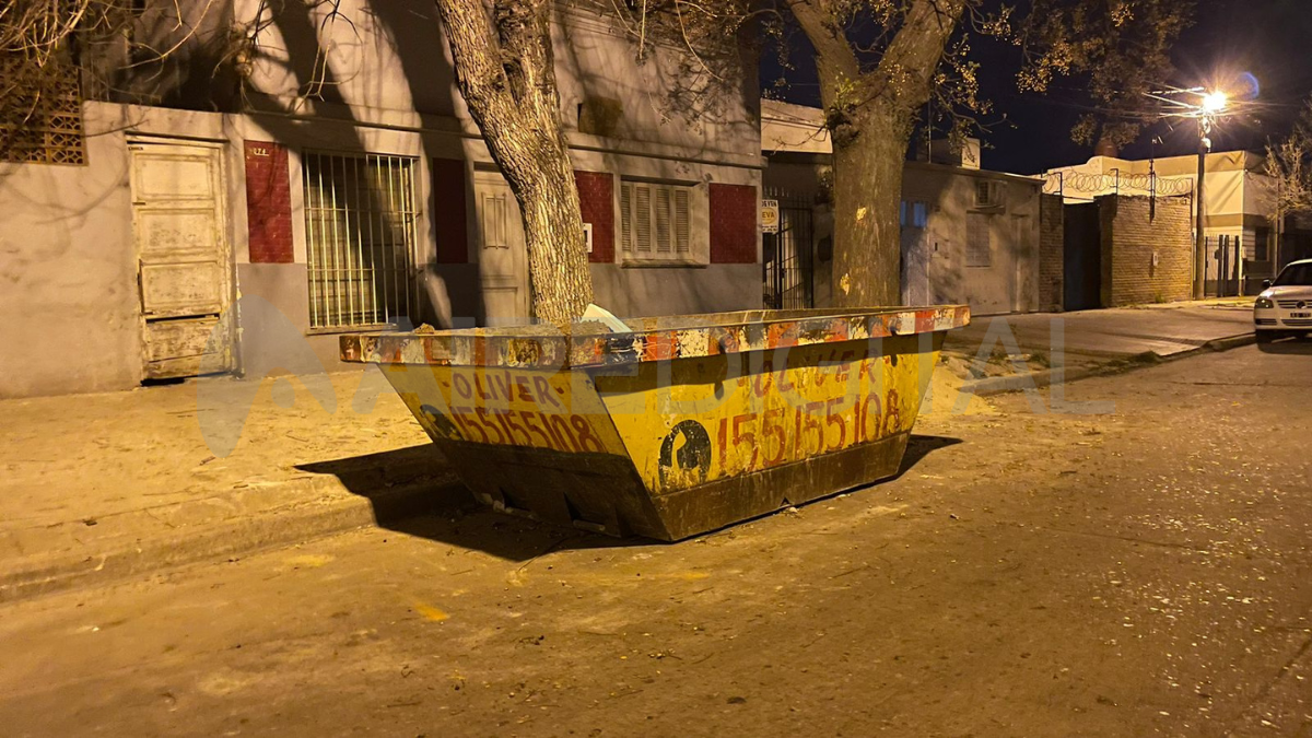 El contenedor donde fue encontrada la menor que luego fue llevada al hospital de niños Orlando Alassia.&nbsp;