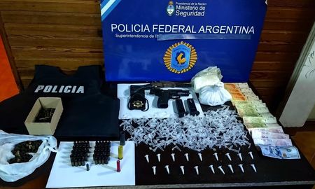 El policía tenía cocaína en su auto y en su domicilio, y quedó detenido El policía tenía cocaína en su auto y en su domicilio, y quedó detenido
