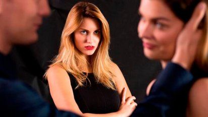 Mujer creyó que tenía celos, pero en realidad tenía una enfermedad cerebral