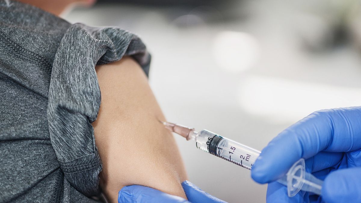 La vacuna de Moderna fue aprobada en Europa para los menores de edad y Argentina definirá la próxima semana cómo continuará la vacunación en personas de entre 12 y 17 años.