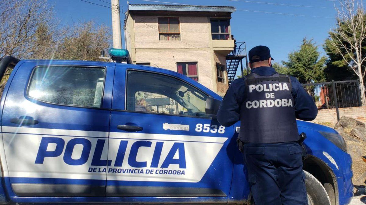 Accidente mortal en Córdoba: un policía apoyó el arma en la mesa