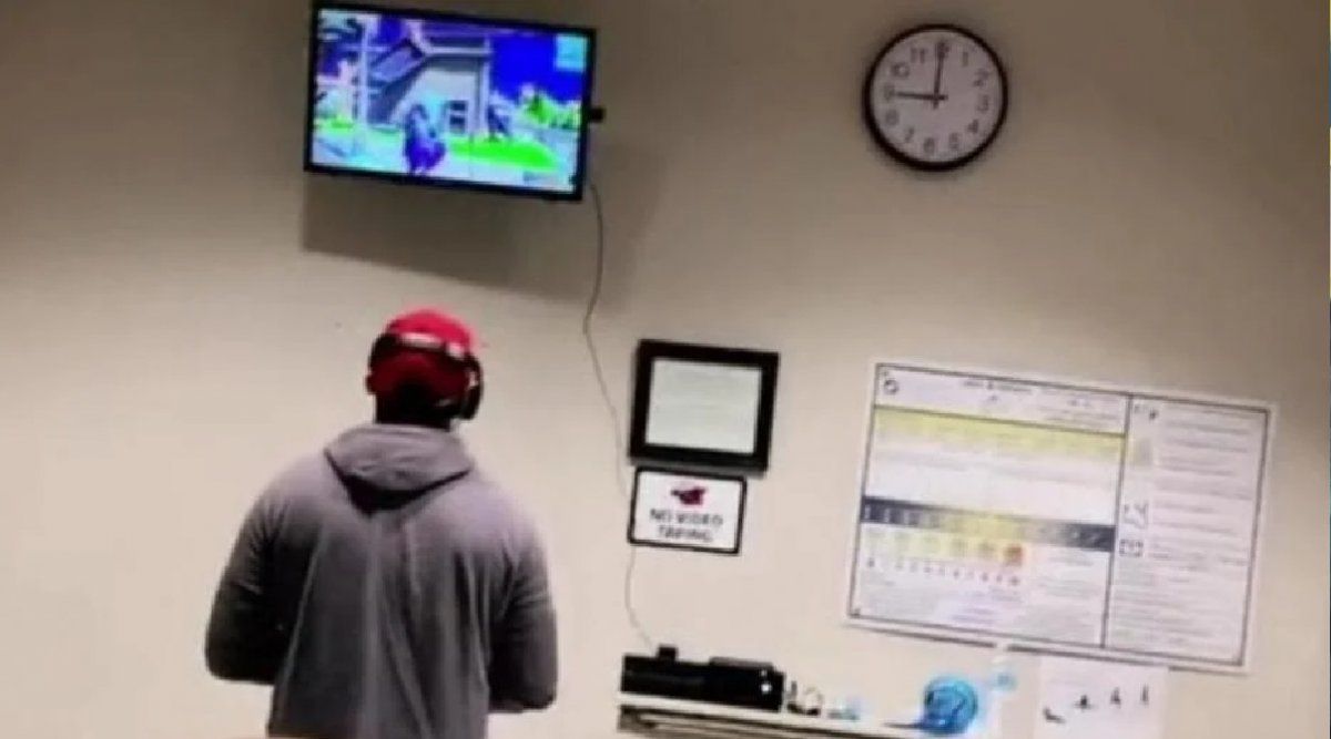 Una mujer a punto de dar a luz deschavó a su pareja que se llevó la Xbox a la habitación para seguir jugando