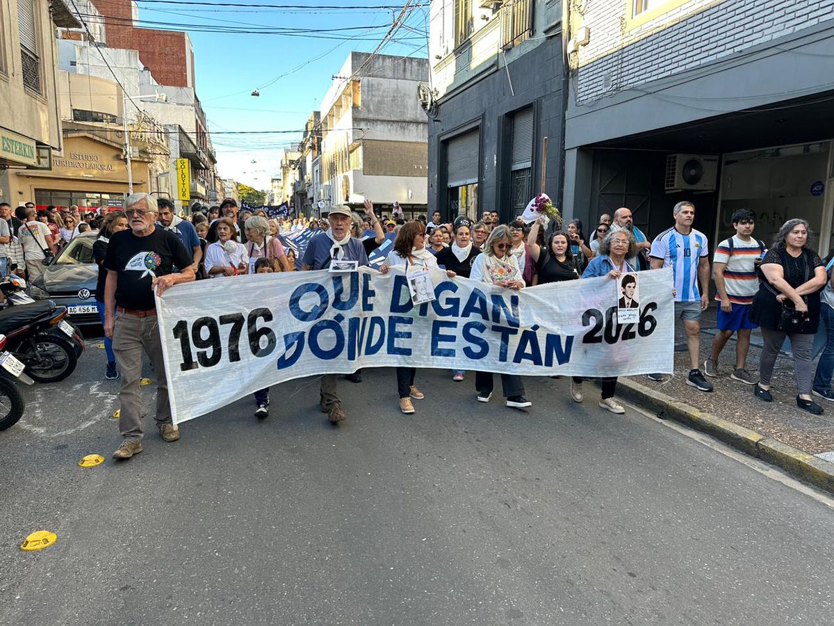Día Nacional de la Memoria por la Verdad y la Justicia 3/3| La movilización comenzó en la Plaza del Soldado, en la ciudad de Santa Fe, y culminó en la Plaza de Mayo, donde se llevó a cabo el acto central Día Nacional de la Memoria por la Verdad y la Justicia 3/3| La movilización comenzó en la Plaza del Soldado, en la ciudad de Santa Fe, y culminó en la Plaza de Mayo, donde se llevó a cabo el acto central
