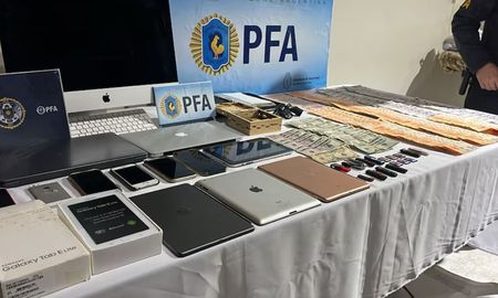 Los procedimientos fueron realizados por agentes de la Policía Federal de Rosario. Los procedimientos fueron realizados por agentes de la Policía Federal de Rosario.