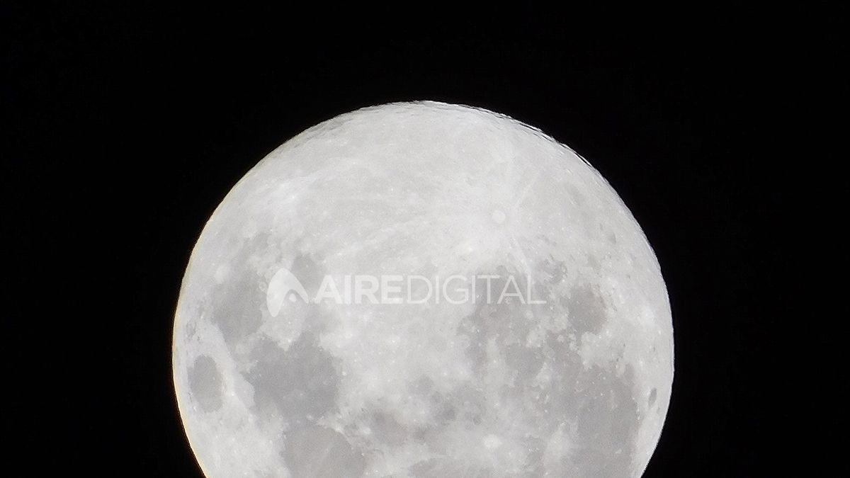 Superluna vista desde la ciudad de Santa Fe.