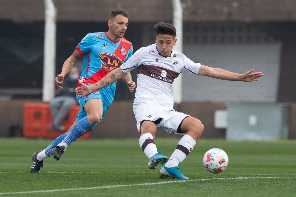 Platense se impuso por 2-1 a Arsenal y consiguió su primera victoria en el Torneo de la Liga Profesional.