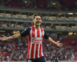 Jesús Angulo, jugador de las Chivas de México, fue víctima de un secuestro exprés junto a su novia. Jesús Angulo, jugador de las Chivas de México, fue víctima de un secuestro exprés junto a su novia.