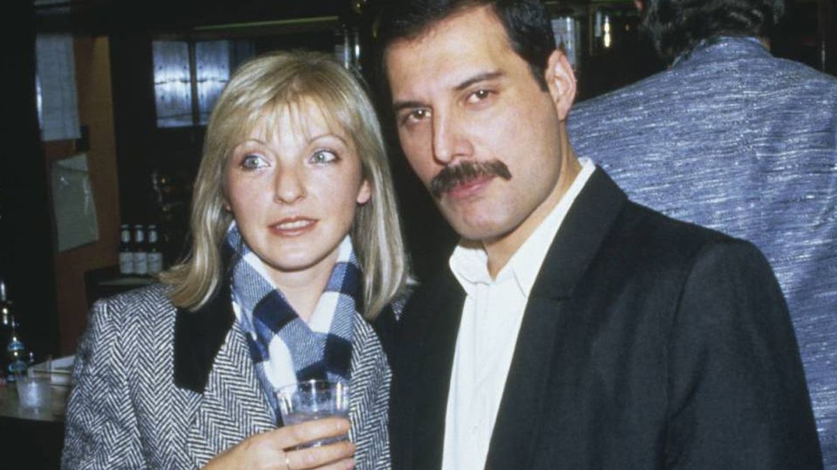 Freddie Mercury junto a Mary Austin