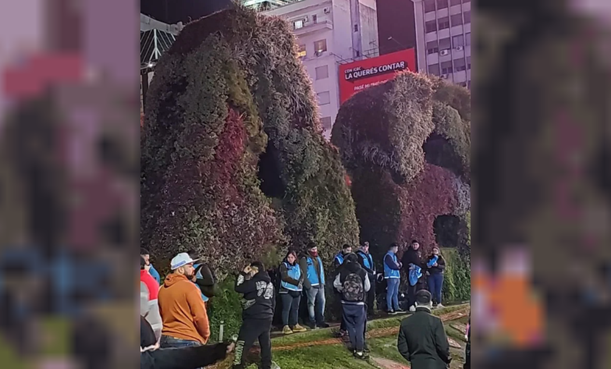 Un joven de 29 años murió esta noche tras caer de un cartel