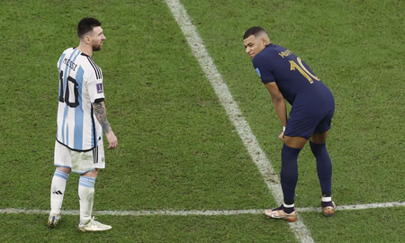 El entrenador de Paris Saint-Germain aseguró que la relación entre Lionel Messi y Kylian Mbappé quedó en buenos términos luego de la final del Mundial Qatar 2022. El entrenador de Paris Saint-Germain aseguró que la relación entre Lionel Messi y Kylian Mbappé quedó en buenos términos luego de la final del Mundial Qatar 2022.