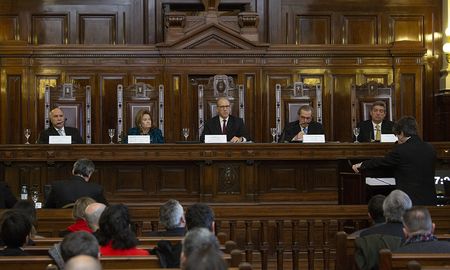 Los jueces de la Corte Suprema de la Nación se pronunciarán este martes sobre las clases presenciales en la Ciudad de Buenos Aires. Los jueces de la Corte Suprema de la Nación se pronunciarán este martes sobre las clases presenciales en la Ciudad de Buenos Aires.