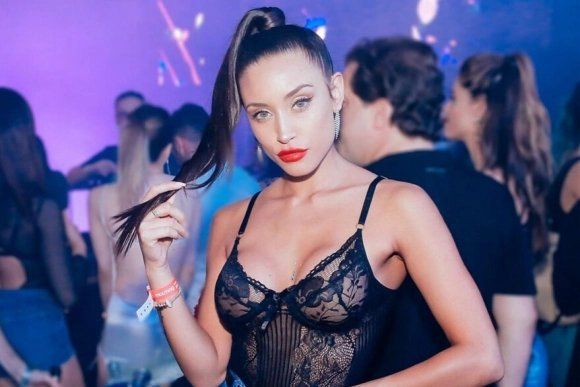 Antonella Belén Delmonte, la joven de 24 años que recibió la primera dosis de la Sputnik V en Merlo.