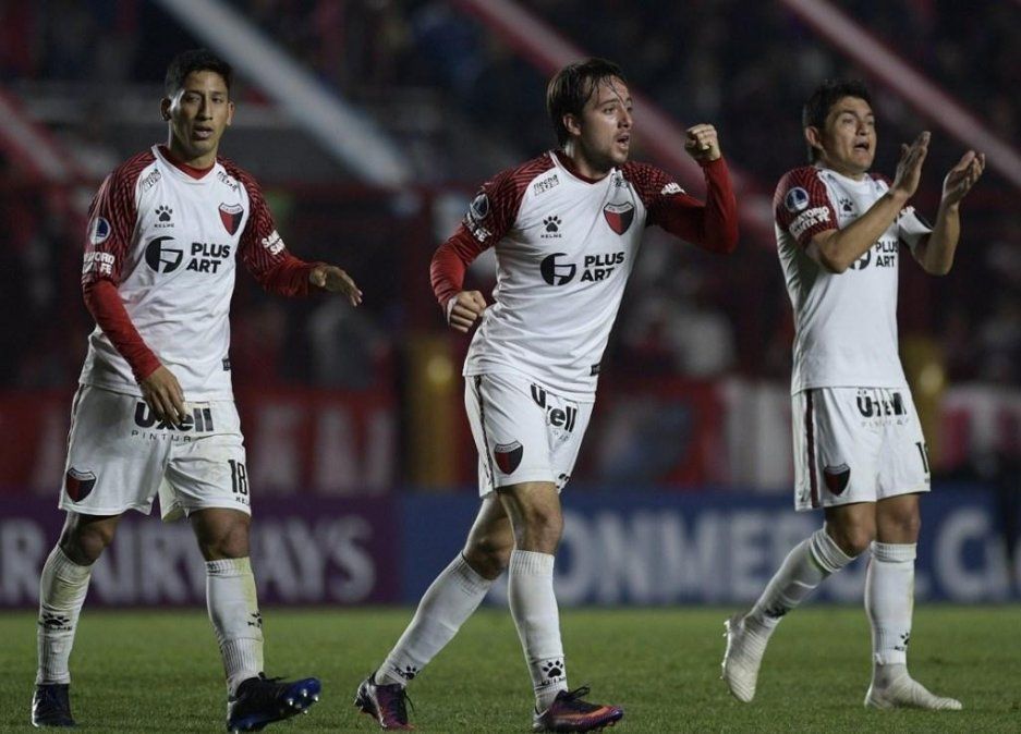 Copa Sudamericana: Colón se metió en los cuartos de final en la definición por penales gracias a un inspirado Burián