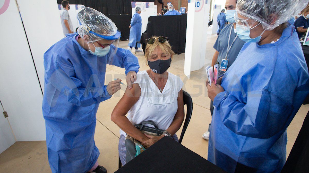 La vacunación docente comenzó hace una semana en cinco ciudades de Santa Fe: Venado Tuerto