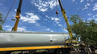 Llegaron las grúas para remover los vagones del Belgrano Cargas en Santa Fe: a 13 días del descarrilamiento