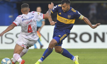 Club Atlético Boca Juniors vuelve a su cancha aunque el campo de juego está seis puntos. Club Atlético Boca Juniors vuelve a su cancha aunque el campo de juego está seis puntos.
