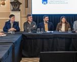 Con una importante participación de diversos representantes, se realizó este viernes la jornada Dilemas de la economía argentina actual: la realidad productiva en el país de Vaca Muerta en la Cámara de Diputados de Santa Fe. Con una importante participación de diversos representantes, se realizó este viernes la jornada Dilemas de la economía argentina actual: la realidad productiva en el país de Vaca Muerta en la Cámara de Diputados de Santa Fe.