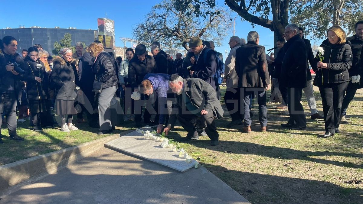 "Con el paso del tiempo, cada vez el tema está más alejado de la agenda política y los debates públicos", dijo Roitman. "Con el paso del tiempo, cada vez el tema está más alejado de la agenda política y los debates públicos", dijo Roitman.