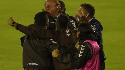 Platense venció por penales a Estudiantes de Río Cuarto y vuelve a Primera luego de 22 años