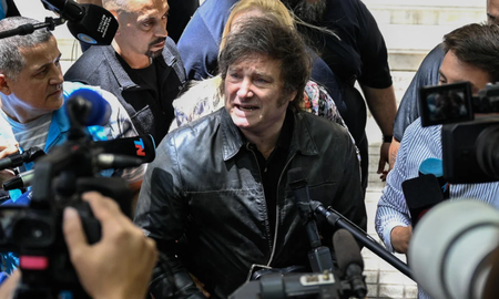 El mandatario arremetió contra periodistas con términos degradantes. Exigió a las autoridades del medio que paguen por lo que consideró un “delito grave”. El mandatario arremetió contra periodistas con términos degradantes. Exigió a las autoridades del medio que paguen por lo que consideró un “delito grave”.