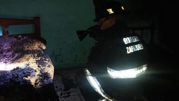 Incendio en una vivienda de Laguna Paiva: el fuego fue sofocado por vecinos