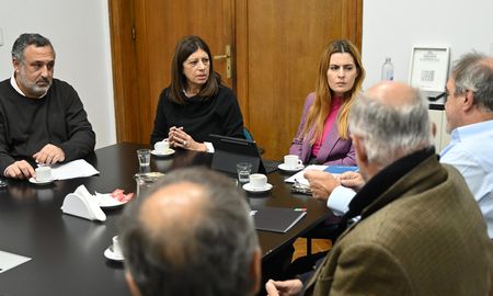 Las legisladoras socialistas Clara García y Liionella Cattalini se reunieron con representantes de la Cámara de la Construcción. Las legisladoras socialistas Clara García y Liionella Cattalini se reunieron con representantes de la Cámara de la Construcción.