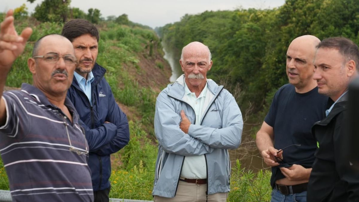 Pullaro estuvo acompa&ntilde;ado por el ministro de Obras P&uacute;blicas, Lisandro Enrico, y otros funcionarios.