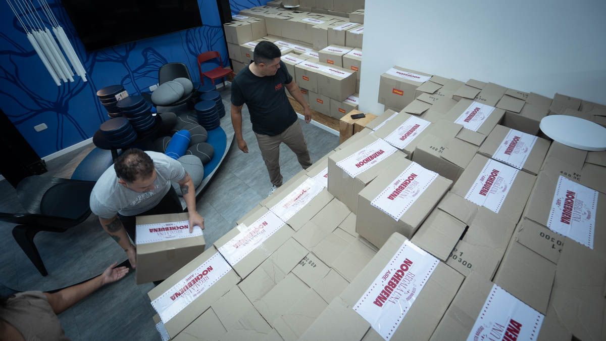 Las cajas se apilaron en el auditorio que se ubica en el cuarto piso del edificio del multimedio Aire. Las cajas se apilaron en el auditorio que se ubica en el cuarto piso del edificio del multimedio Aire.
