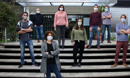 Los creadores de “COVIDAR IgG”: Andrea Gamarnik, Marcelo Yanovsky, Julio Caramelo, Guadalupe Costa Navarro, Horacio Diego Ojeda, Martín Pallarés y María Mora González López Ledesma, del Instituto Leloir y del CONICET, Diego Álvarez, de la Universidad Nacional de San Martín y del CONICET y Jorge Carradori, Director Técnico del Laboratorio Lemos. Los creadores de “COVIDAR IgG”: Andrea Gamarnik, Marcelo Yanovsky, Julio Caramelo, Guadalupe Costa Navarro, Horacio Diego Ojeda, Martín Pallarés y María Mora González López Ledesma, del Instituto Leloir y del CONICET, Diego Álvarez, de la Universidad Nacional de San Martín y del CONICET y Jorge Carradori, Director Técnico del Laboratorio Lemos.