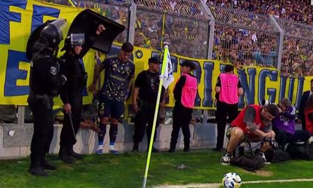 El incómodo momento que le tocó vivir a Leandro Paredes contra Rosario Central: Es humano El incómodo momento que le tocó vivir a Leandro Paredes contra Rosario Central: Es humano