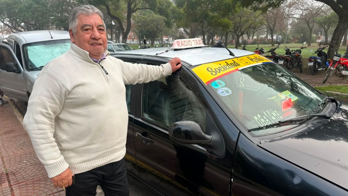 Daniel Aguiar asistió un parto de emergencia dentro de su taxi cuando la madre no alcanzó a llegar al hospital Cullen.