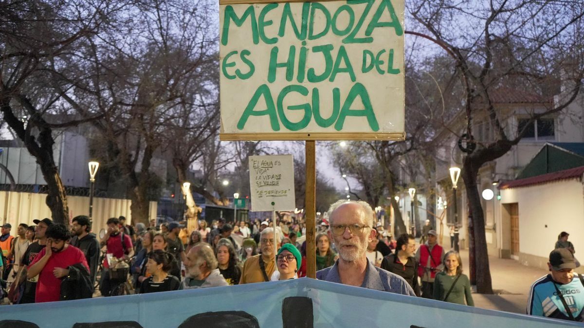 La situación actual se complica con la intención de las autoridades de restringir las manifestaciones. La situación actual se complica con la intención de las autoridades de restringir las manifestaciones.