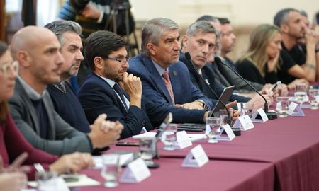 El gobernador y representantes de los distintos poderes de la provincia de Santa Fe se reunieron en Rosario.