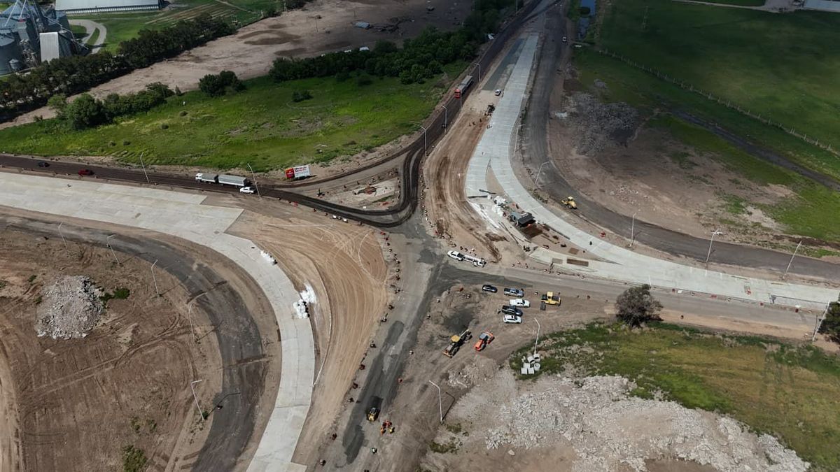 La construcción de la rotonda en la Ruta 13 y 63. La construcción de la rotonda en la Ruta 13 y 63.