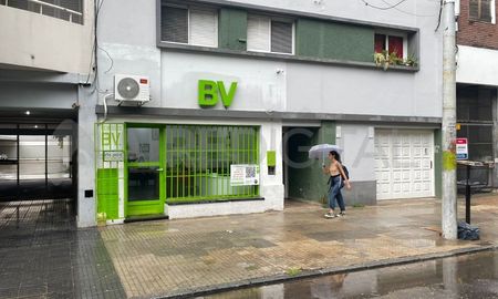Fabián, remisero asaltado esta madrugada. Fabián, remisero asaltado esta madrugada.