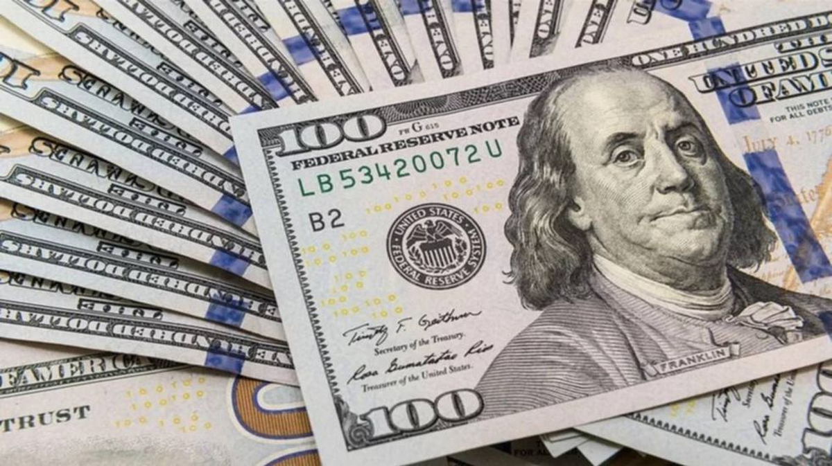 El dólar blue aumentó $100 en lo que va de la semana. El dólar blue aumentó $100 en lo que va de la semana.