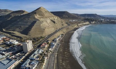 La presencia constante de la ballena sei en el Golfo San Jorge representa un hito para la biología marina, ya que la especie regresa a estas costas tras décadas de ausencia. La presencia constante de la ballena sei en el Golfo San Jorge representa un hito para la biología marina, ya que la especie regresa a estas costas tras décadas de ausencia.