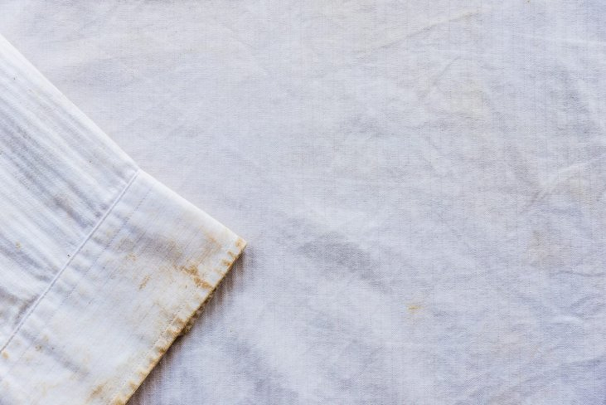 Las manchas de óxido de la ropa pueden ser difíciles de remover. Las manchas de óxido de la ropa pueden ser difíciles de remover.