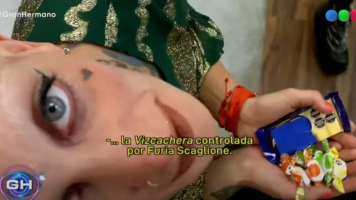 Furia encontró las golosinas que le dejó Virginia antes de abandonar la casa de Gran Hermano. Furia encontró las golosinas que le dejó Virginia antes de abandonar la casa de Gran Hermano.
