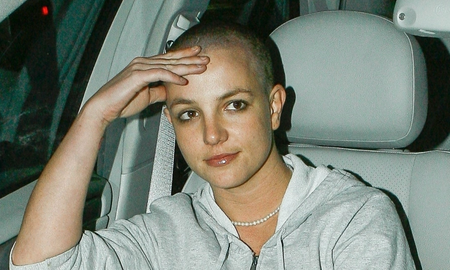 Esta icónica imagen de Britney Spears captura el momento exacto en que el sistema nervioso, desbordado por una presión insostenible, activa una respuesta de supervivencia frente al mundo. Como explica la Dra. Alicia Álvarez. Esta icónica imagen de Britney Spears captura el momento exacto en que el sistema nervioso, desbordado por una presión insostenible, activa una respuesta de supervivencia frente al mundo. Como explica la Dra. Alicia Álvarez.