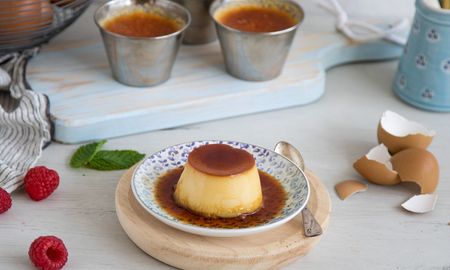 Flan casero de leche condensada, un postre clásico argentino. Flan casero de leche condensada, un postre clásico argentino.