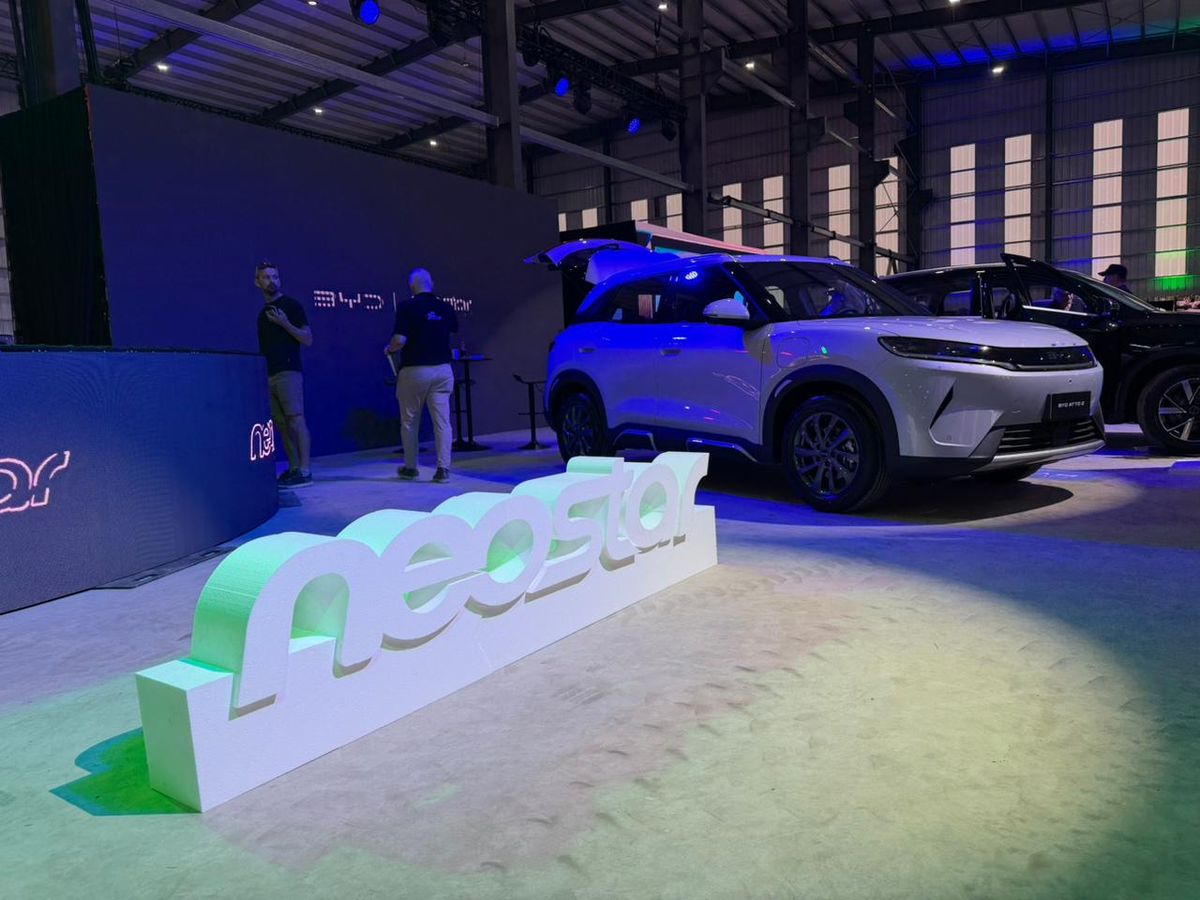 NeoStar en el Salón del Automóvil en Funes: lo último en autos eléctricos e híbridos. NeoStar en el Salón del Automóvil en Funes: lo último en autos eléctricos e híbridos.