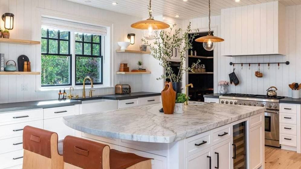 Dakota Johnson y Chris Martin dieron un nuevo paso en su relación y ya conviven juntos. / Foto: Realtor.com 