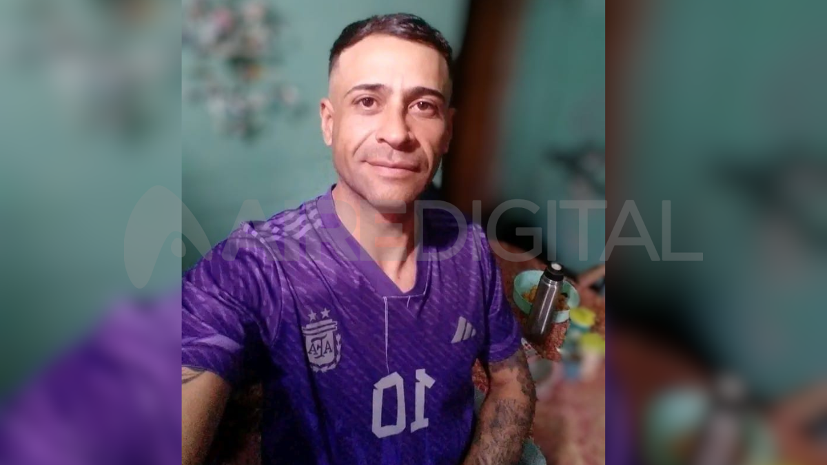 Omar Francisco Ponce de León de 40 años vive junto a su madre de 77 y a su hermana de 48, en el Barrio Sargento Cabral. Omar Francisco Ponce de León de 40 años vive junto a su madre de 77 y a su hermana de 48, en el Barrio Sargento Cabral.