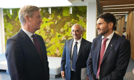 En el encuentro se abordaron oportunidades de cooperación, el acuerdo entre el Mercosur y la Unión Europea y el impacto de regulaciones sobre el biodiesel santafesino. En el encuentro se abordaron oportunidades de cooperación, el acuerdo entre el Mercosur y la Unión Europea y el impacto de regulaciones sobre el biodiesel santafesino.