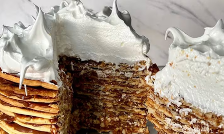 Una receta fácil, rápida y rendidora, que convierte al Rogel en un postre posible para cualquier ocasión. Una receta fácil, rápida y rendidora, que convierte al Rogel en un postre posible para cualquier ocasión.