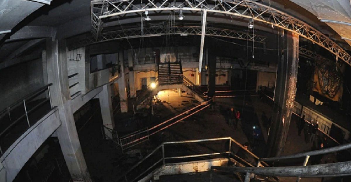 La tragedia de Cromañón fue un incendio producido la noche del 30 de diciembre de 2004 en República Cromañón, un boliche ubicado en el barrio de Once de la ciudad de Buenos Aires, durante un recital de la banda de rock Callejeros.