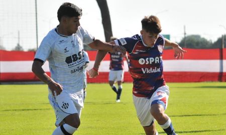 Leonardo Madelón estuvo observando el partido de reserva entre Unión y Central Córdoba. Leonardo Madelón estuvo observando el partido de reserva entre Unión y Central Córdoba.