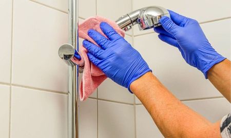 Cómo limpiar la ducha para que quede reluciente con un truco casero.